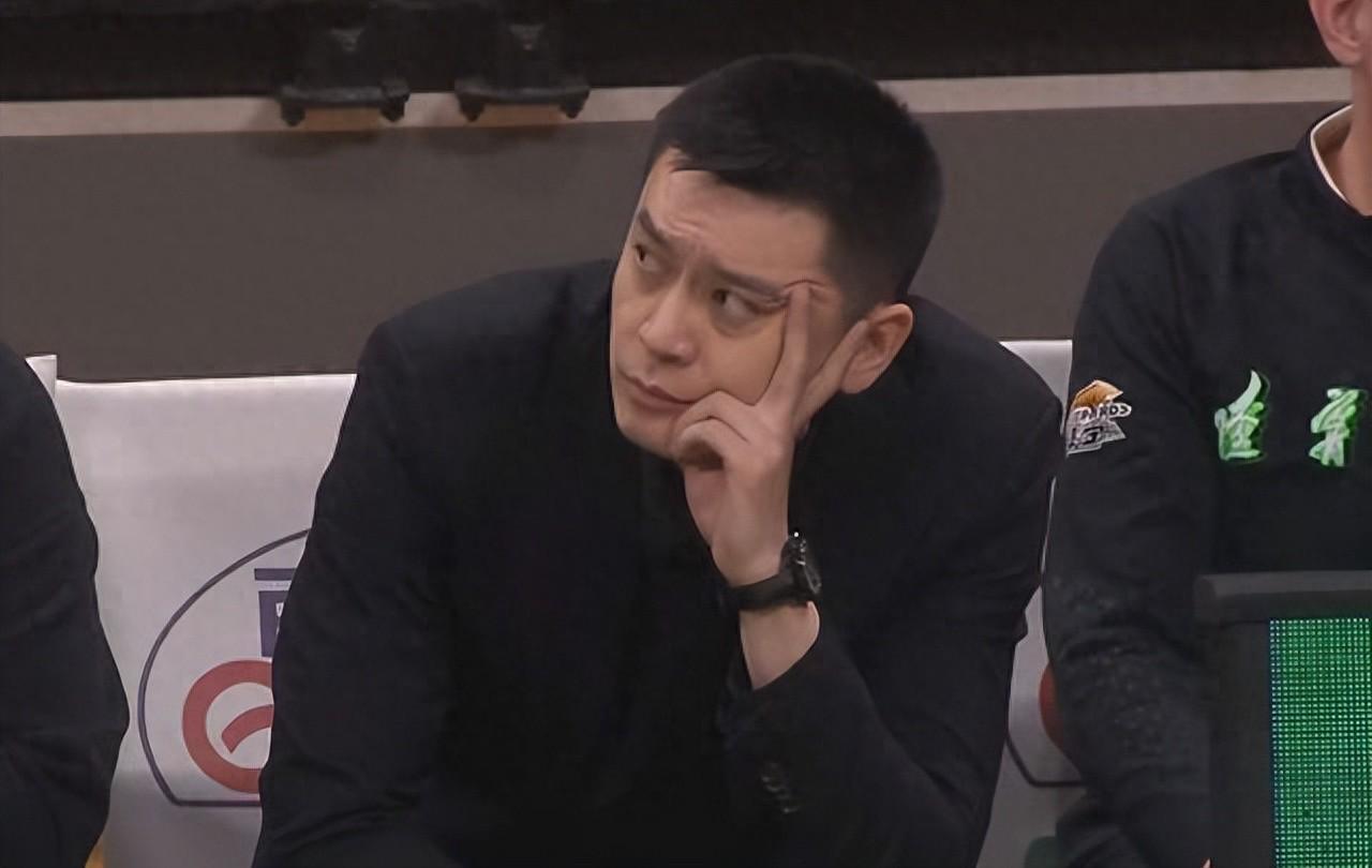 C7在线娱乐平台-唉！裁掉10分外援，签7分水货，净做傻事，41岁少帅连败欲哭无泪